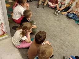 2025-10-10 Spotkanie ze strażakiem i Dzień Dziewczynek Biedronki